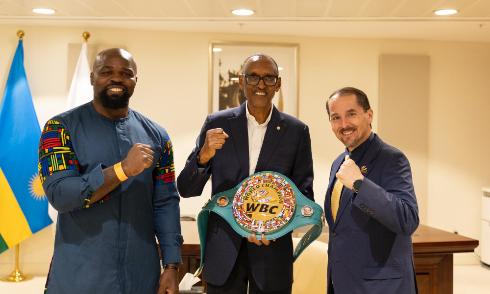 Kagame receives world boxing champion’s belt, meets Canadian gold medalist