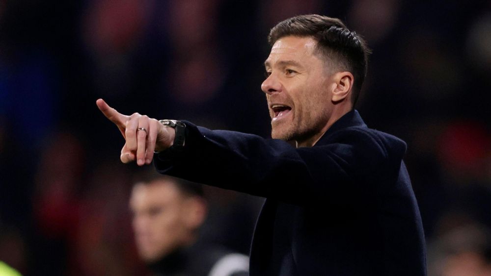 Carrick returns to Carrington as Real Madrid axe Alonso